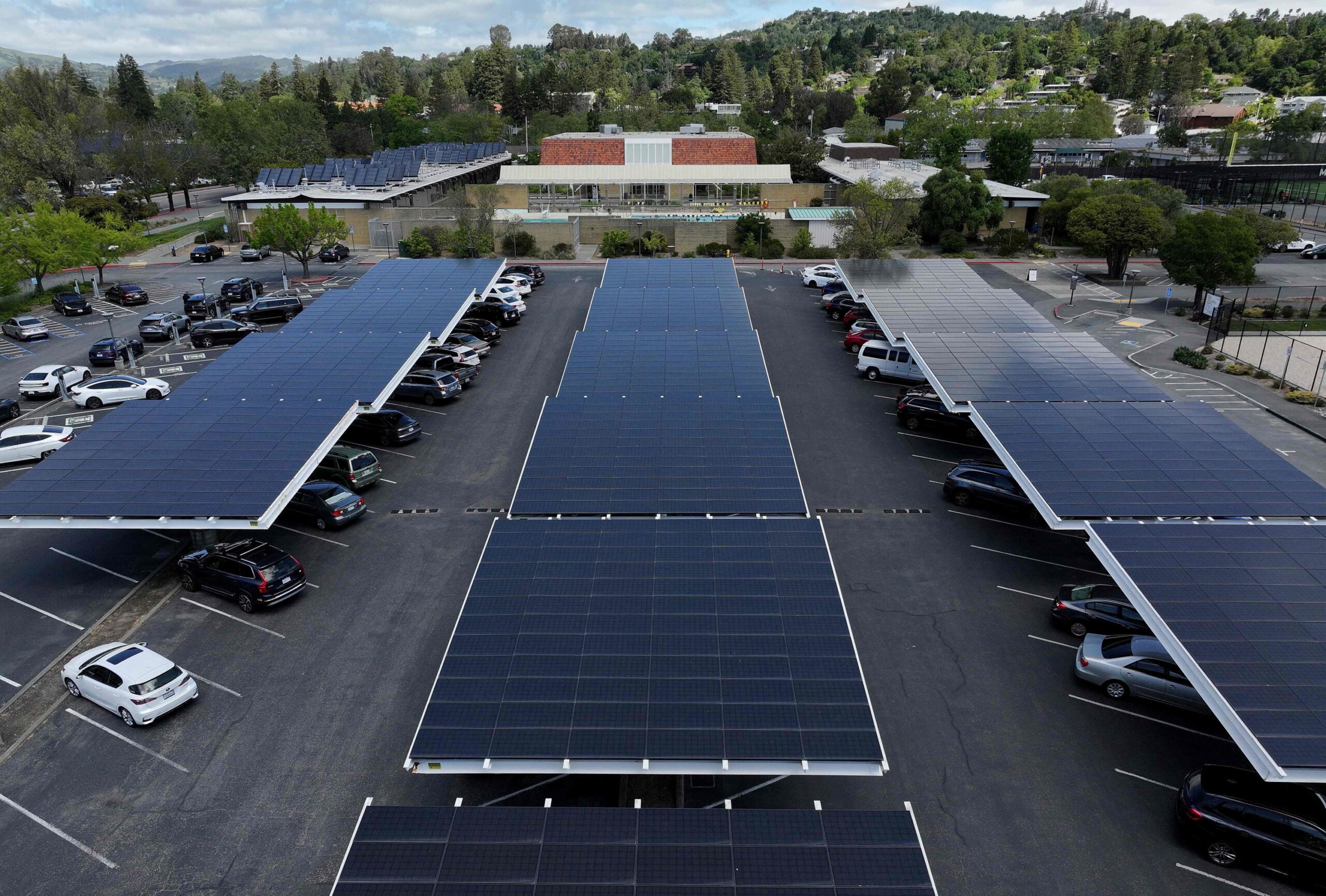 découvrez les revenus potentiels générés par l'installation de panneaux solaires sur une superficie de 500 m². profitez d'une source d'énergie renouvelable tout en augmentant votre indépendance énergétique et votre rentabilité. informez-vous sur les aides financières disponibles et les bénéfices environnementaux associés à cette solution durable.