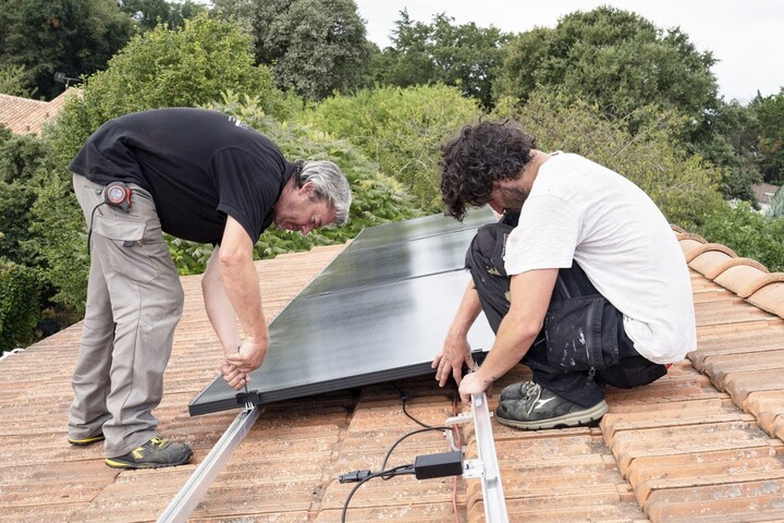 restez informé des dernières actualités sur la tva solaire : changements de taux, obligations légales et conseils pour optimiser vos projets photovoltaïques en toute conformité.