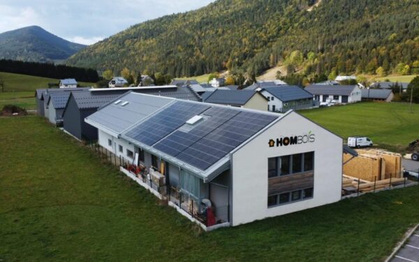 découvrez des solutions d'énergie photovoltaïque performantes et durables adaptées aux entreprises pour réduire vos coûts énergétiques et contribuer à la transition écologique.